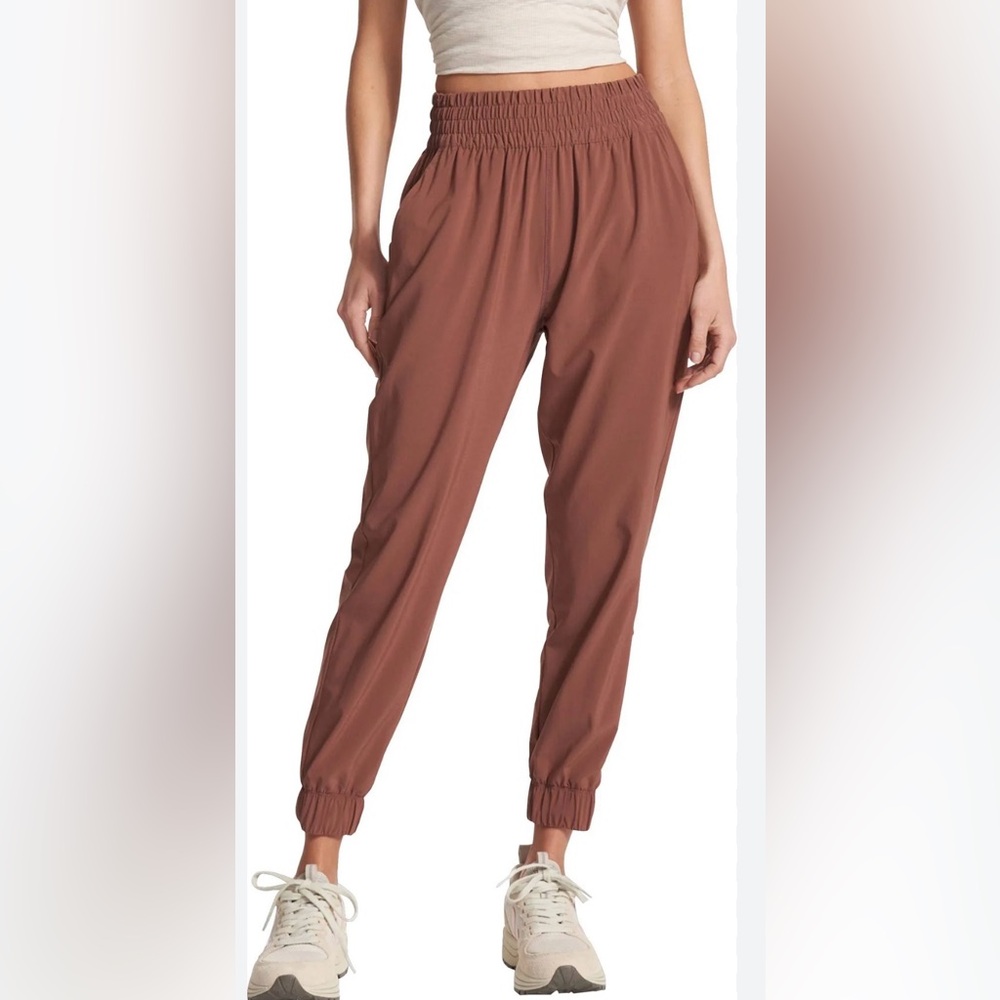 Vuori Villa Jogger in Rust Brown sz Small